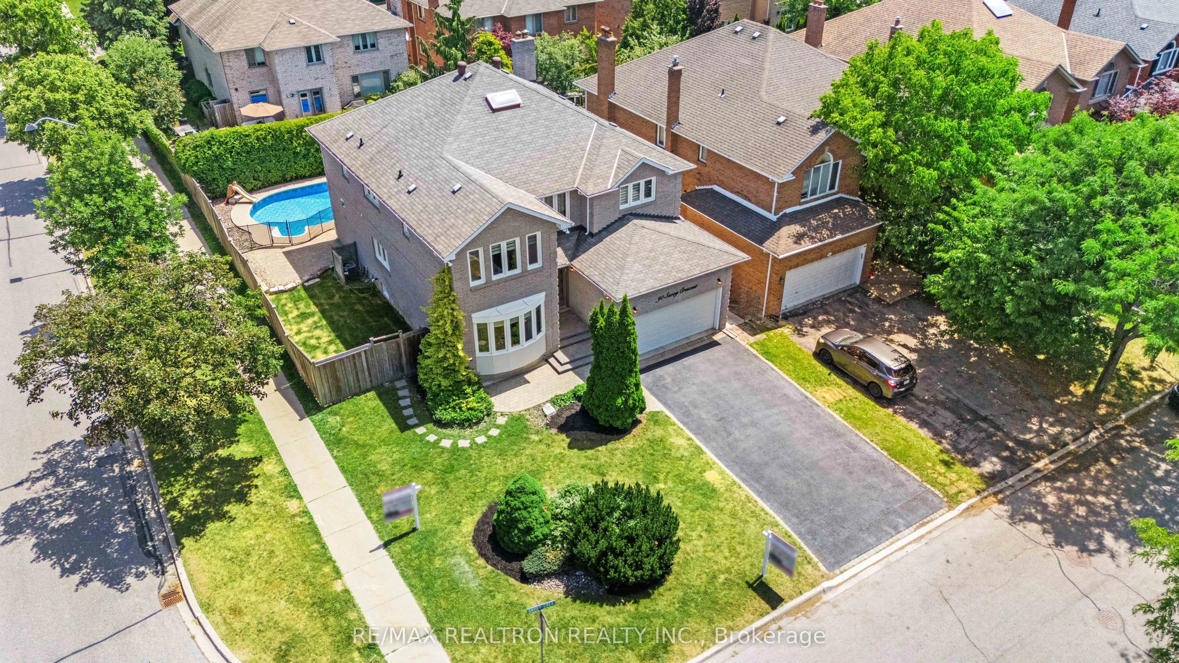 90 Savoy Crescent, ON L4J 7W3