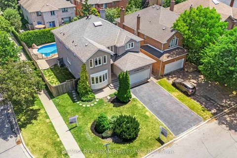 90 Savoy Crescent, ON L4J 7W3