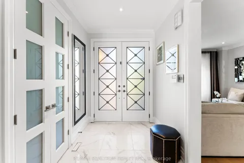 90 Savoy Crescent, ON L4J 7W3