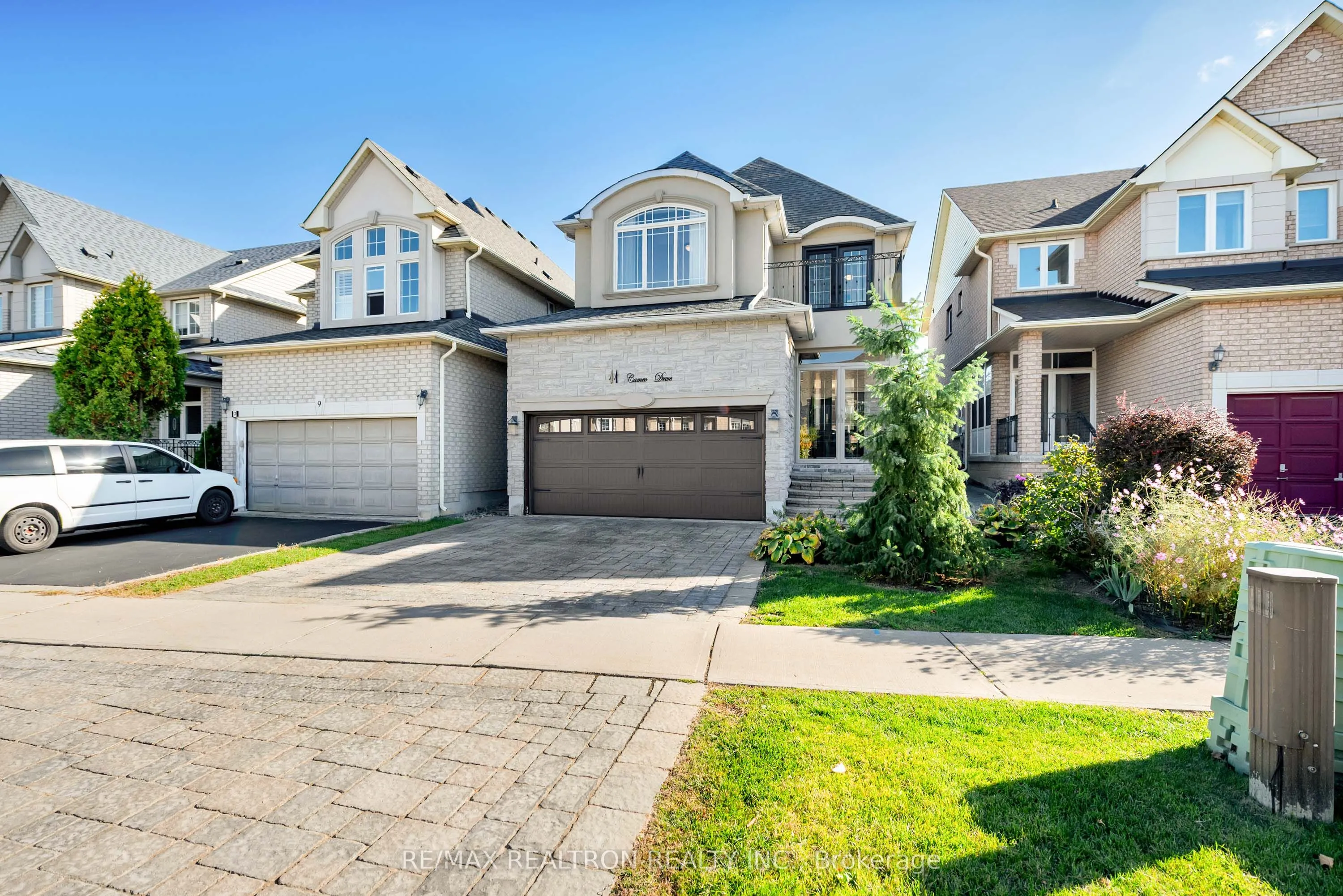 11 Cameo Drive, ON L4S 2C3