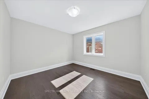 16 Barrow Avenue, ON L3Z 0W1