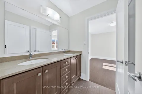 16 Barrow Avenue, ON L3Z 0W1