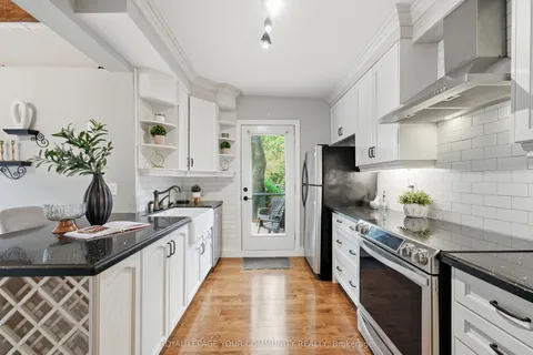 30 Elizabeth Street, ON L4C 3V4