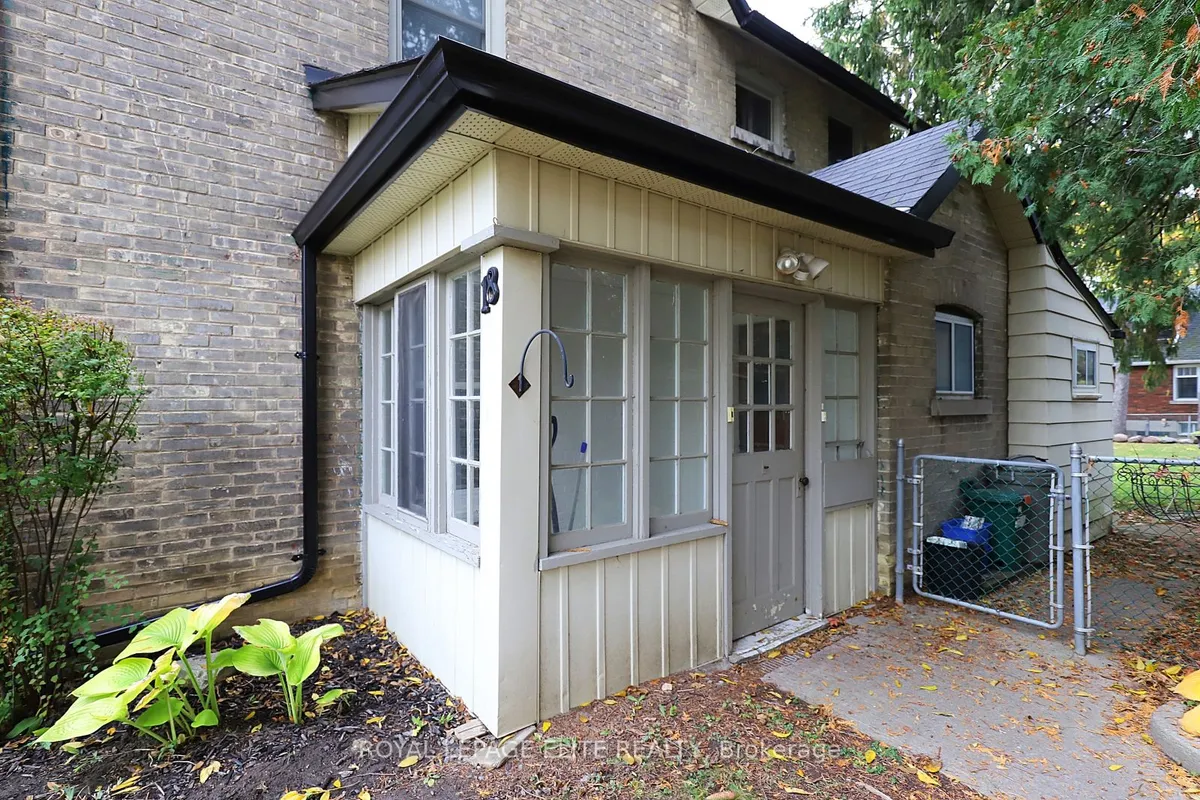 18-20 Reuben Street, ON L4G 2M2