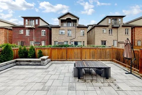 33 Oakford Drive, ON L6C 0X8