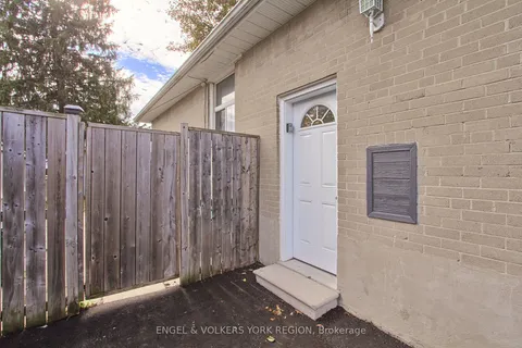 106 Sheldon Avenue, ON L3Y 2L4