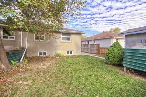 106 Sheldon Avenue, ON L3Y 2L4