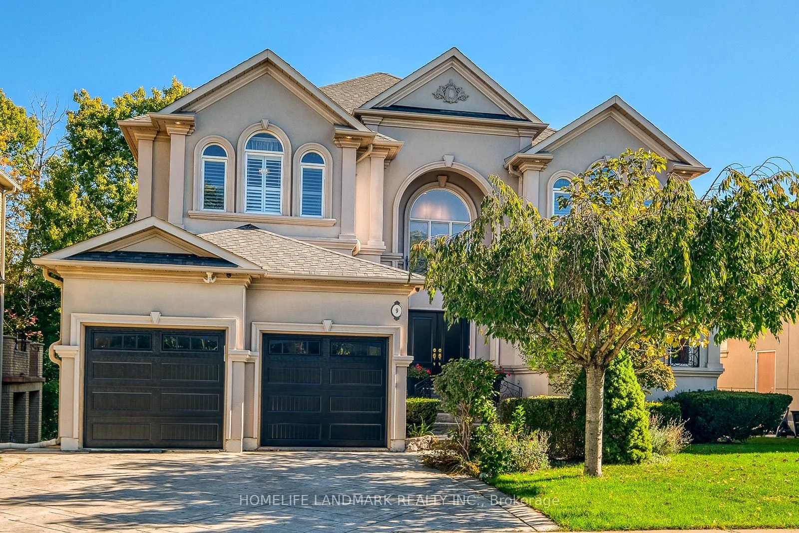 9 Chantilly Crescent, ON L4C 0K1