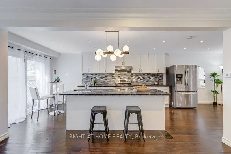 742 Beman Drive, ON L3Y 4Z2