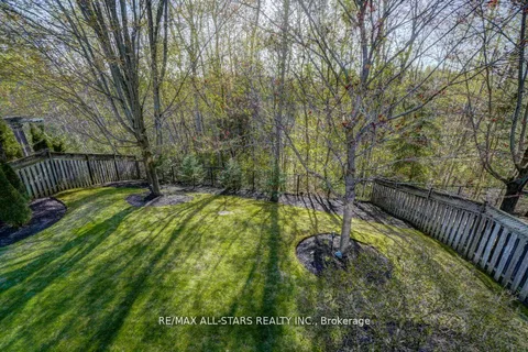 64 Button Crescent, ON L9P 1Z6