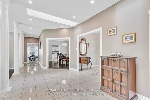 15 Treegrove Circle, ON L4G 6M1