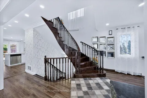 200 Yellowood Circle, ON L4J 8M4