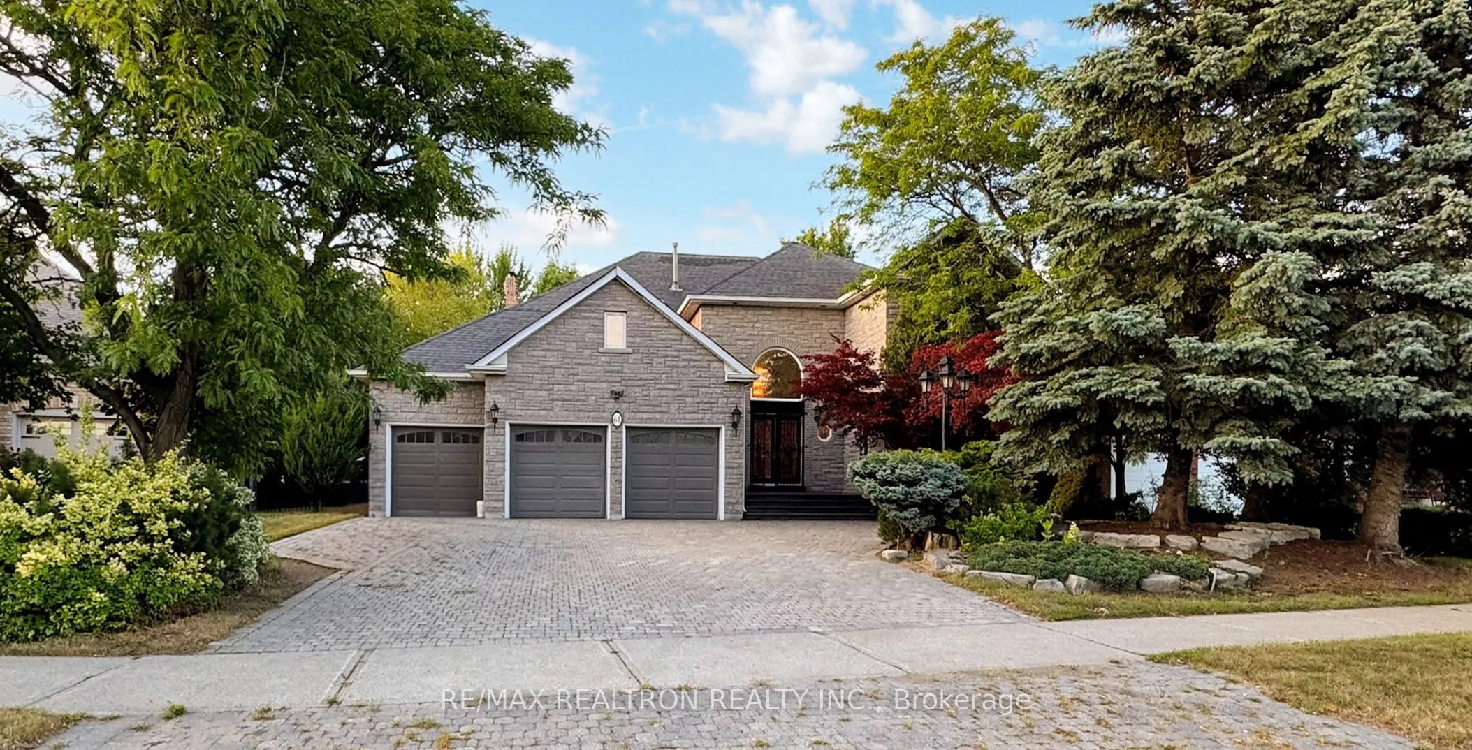 61 Glenayr Road, ON L4B 2V8