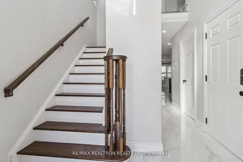 45 Irwin Crescent, ON L9R 0G7