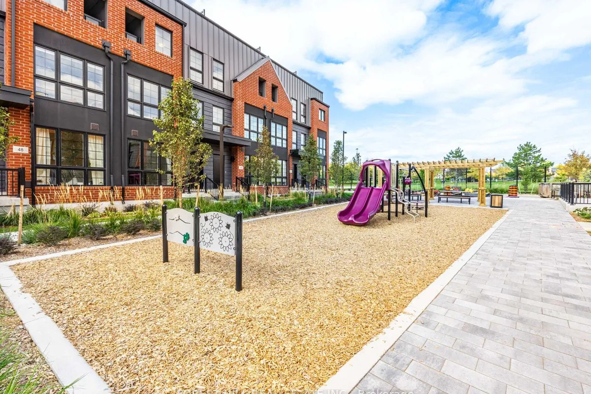 52 Burleigh Mews, ON L4J 8A2