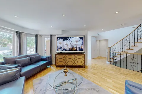 26 Sandfield Drive, ON L4G 6R7