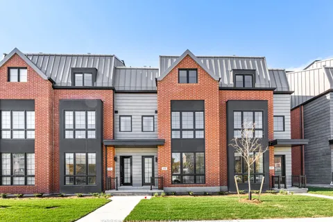 222 Atkinson Avenue, ON L4J 4R3