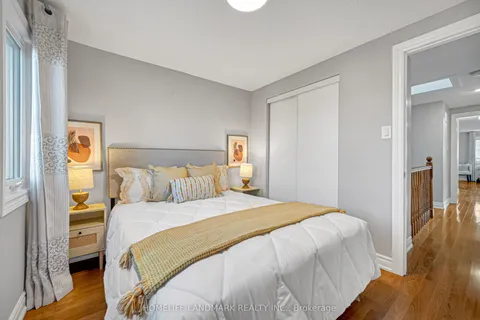 35 Mary Pearson Drive, ON L3S 2Y9