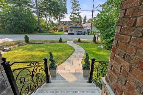 724 Lakelands Avenue, ON L9S 4E6