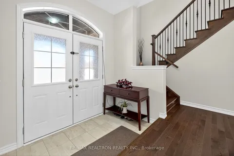 250 FERRAGINE Crescent, ON L3Z 4J8