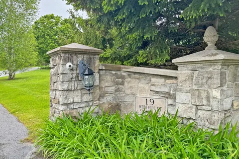 19 Wolf Run Court, ON L4A 2L4