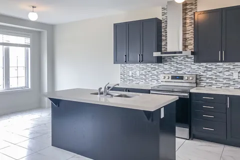 77 Brookfam Street, ON L4S 0H9