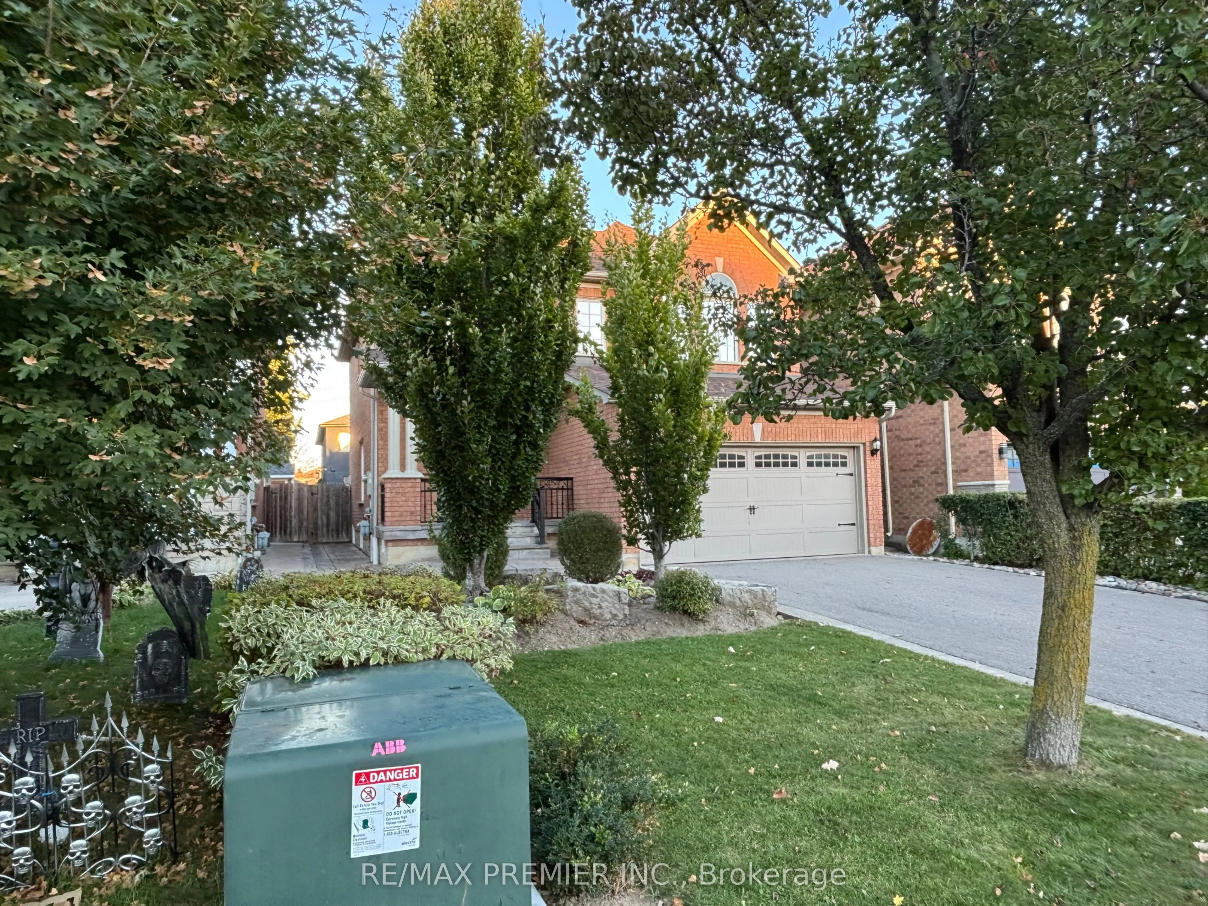 325 Vellore Avenue, ON L4H 2Z2