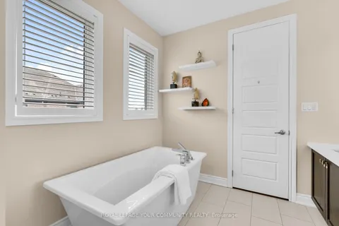 8 King Boulevard, ON L7B 0P4