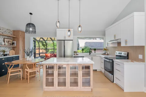 393 Paliser Crescent, ON L4C 1S2