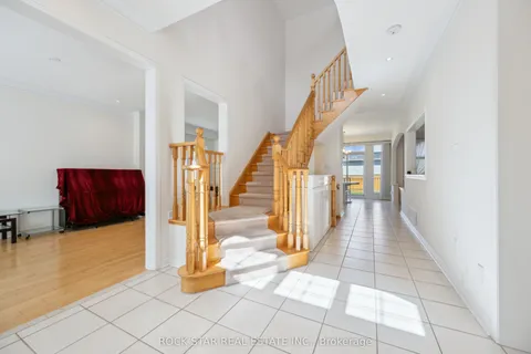 18 Burndenford Crescent, ON L3P 7Z3