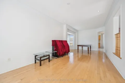 18 Burndenford Crescent, ON L3P 7Z3