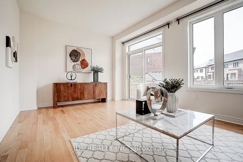 10 Caine Street, ON L4S 0H2