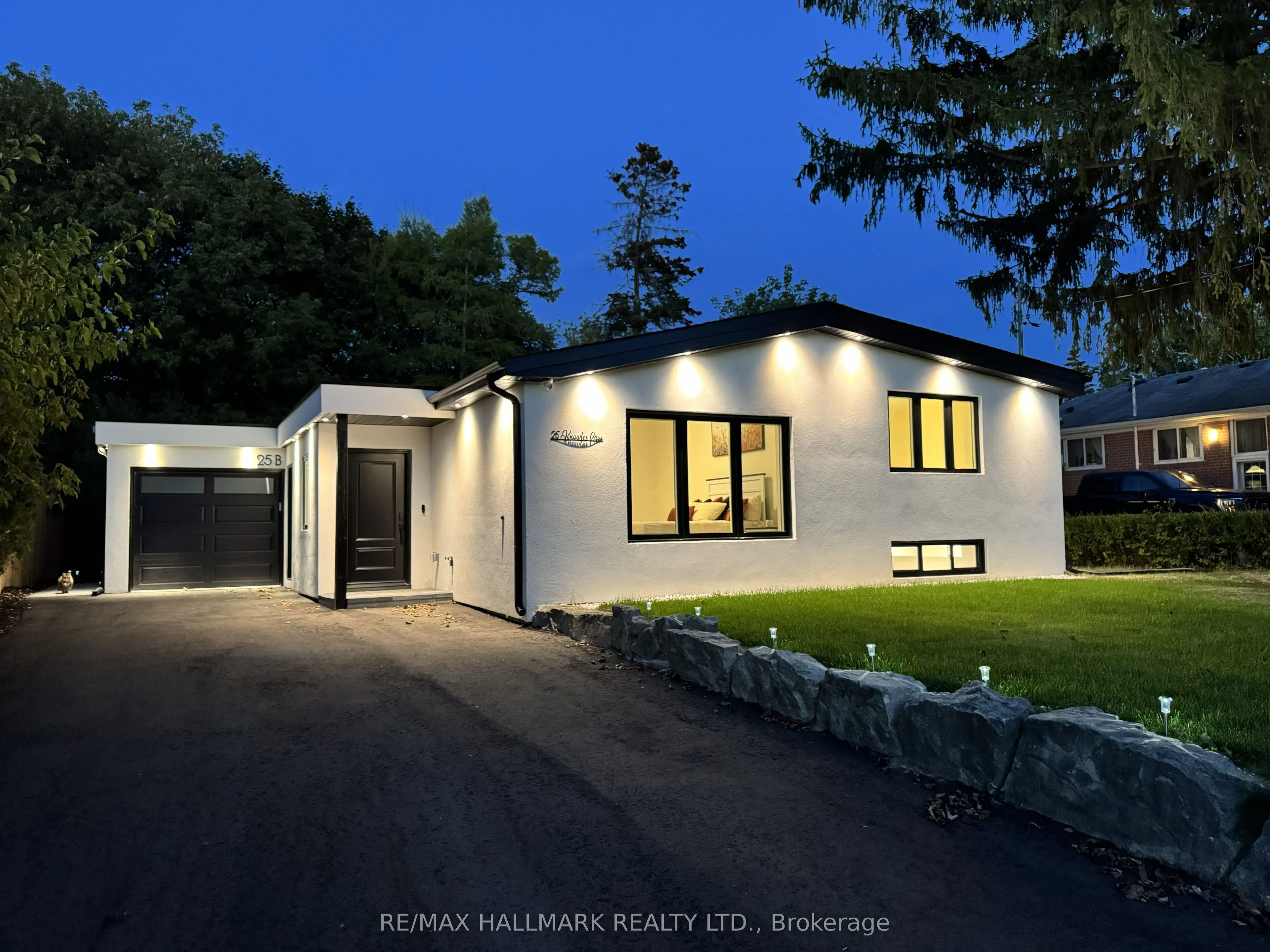 25 Knowles Crescent, ON L4G 1Z6