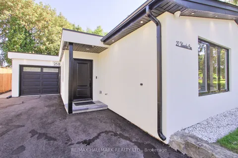 25 Knowles Crescent, ON L4G 1Z6