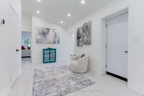 25 Knowles Crescent, ON L4G 1Z6