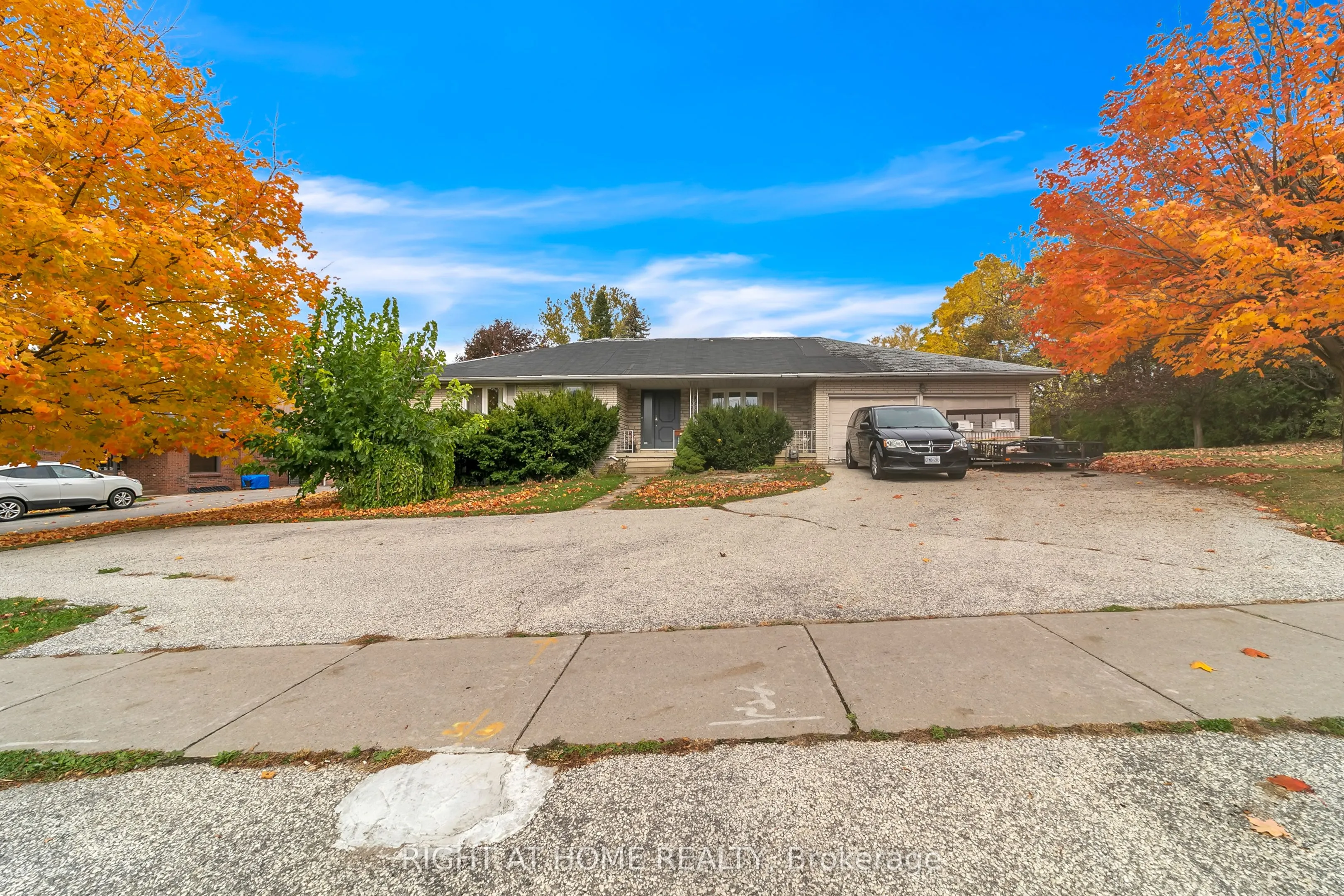 1025 Davis Drive, ON L3Y 2R8
