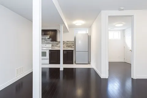 92 Lewis Drive, ON L3Y 1R7