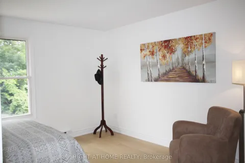 832 Boronia Crescent, ON L3Y 5J9