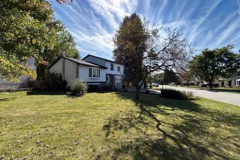 832 Boronia Crescent, ON L3Y 5J9