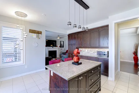 32 Michaelis Street, ON L9R 0M8