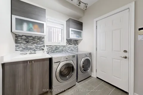 197 King Street, ON L9R 0A8