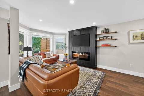 107 Albert Street, ON L9R 1G3