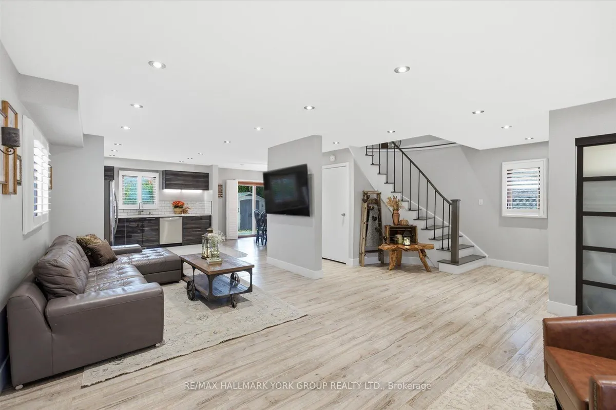 234 Billings Crescent, ON L3Y 7Y7