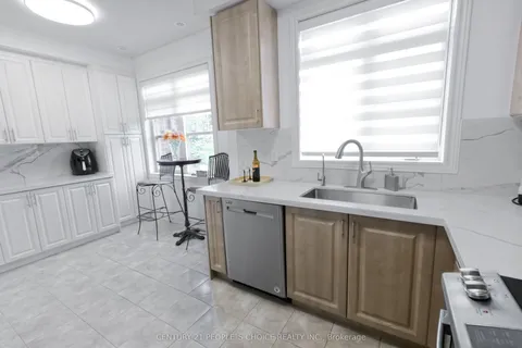 102 Roy Grove Way, ON L6E 0T7