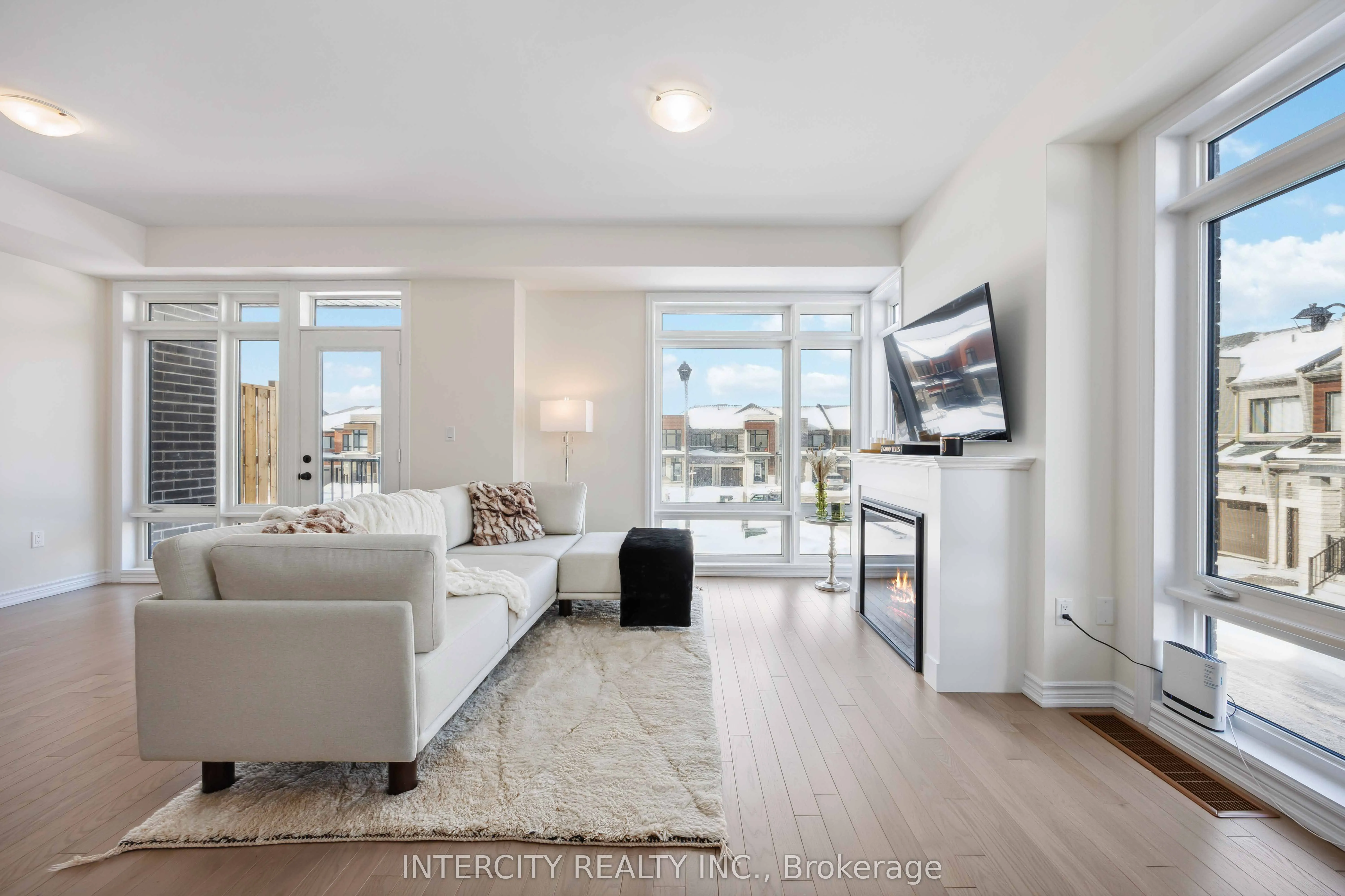 Att/Row/Townhouse living room at 43 Griffith Street Aurora