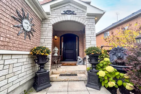 166 Worthington Avenue, ON L4E 4N7