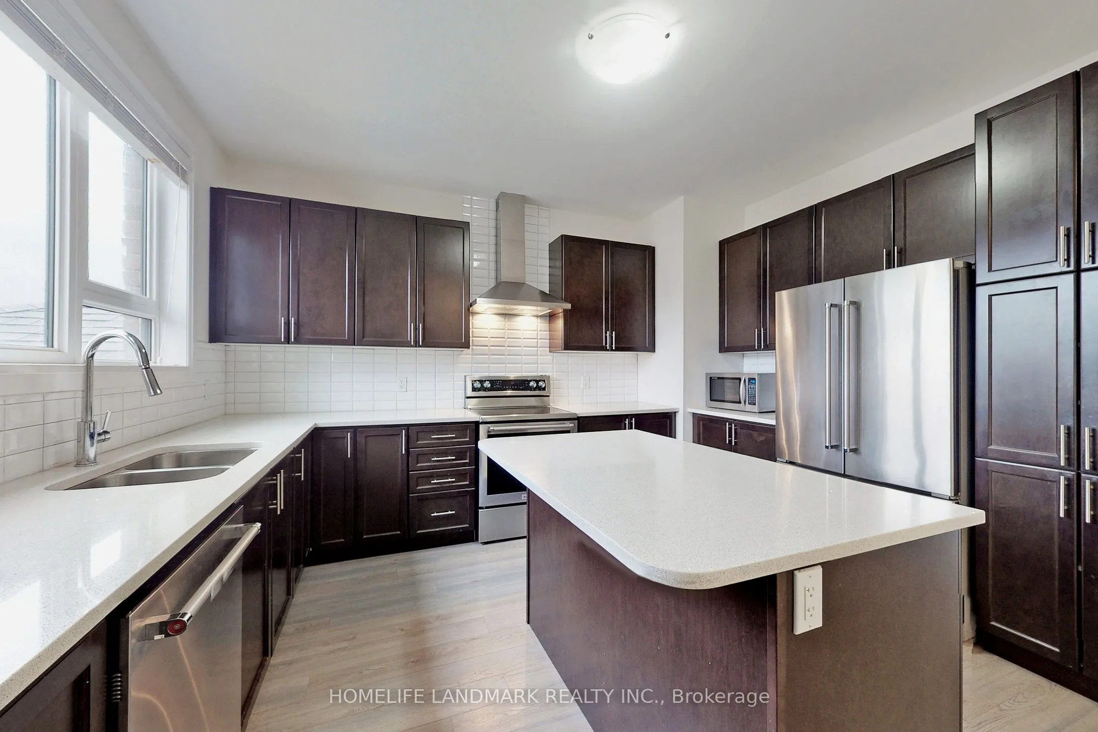 Att/Row/Townhouse kitchen at 47 Sparks Street Aurora