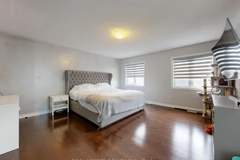 221 The Meadows Avenue, ON L6B 0W3