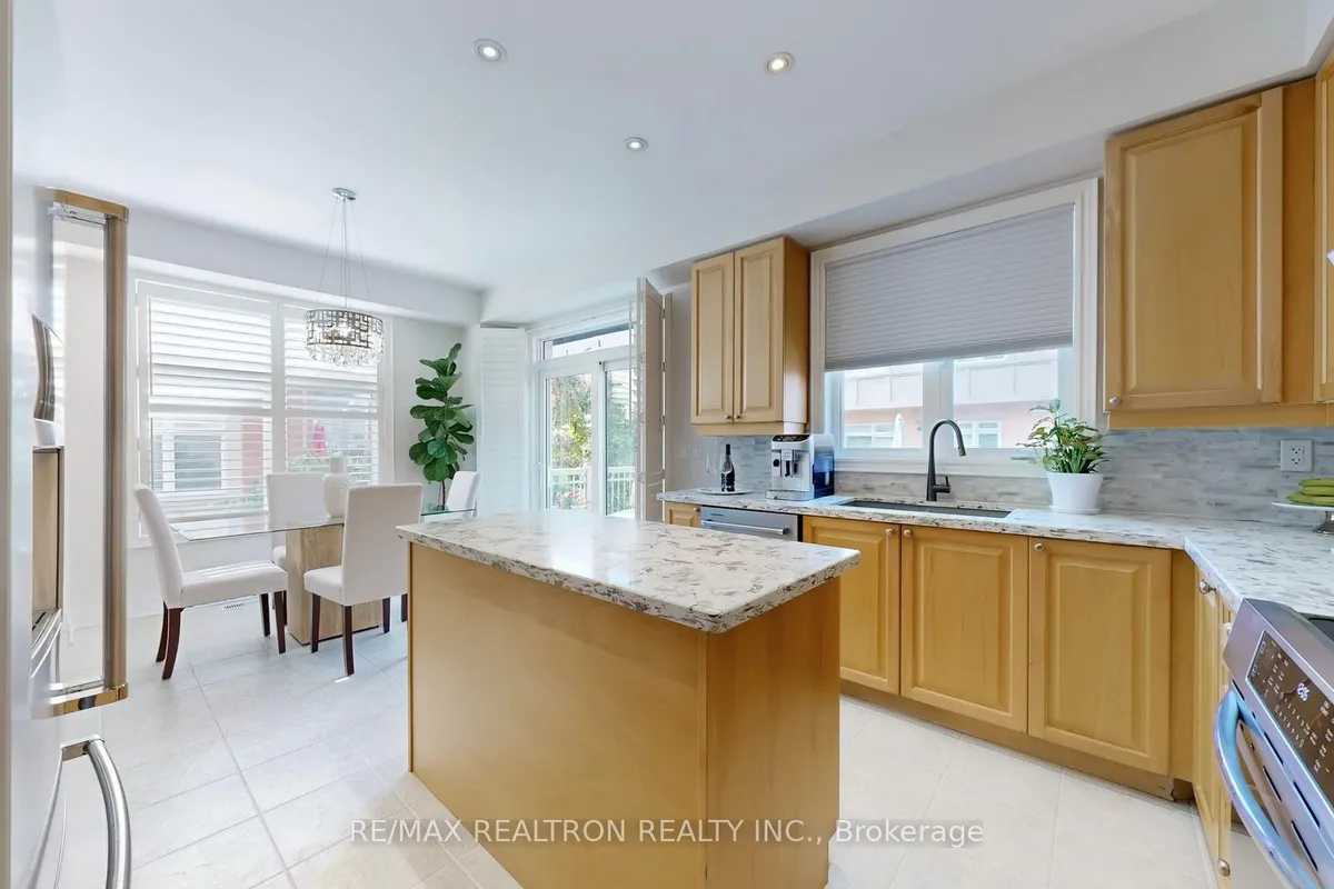 85 Vittorio De Luca Drive, ON L4L 0A8