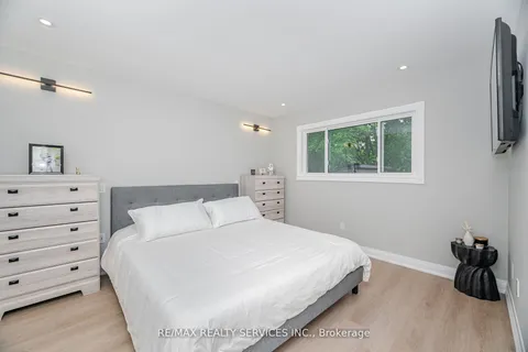 15 Berkar Street, ON L0M 1B3